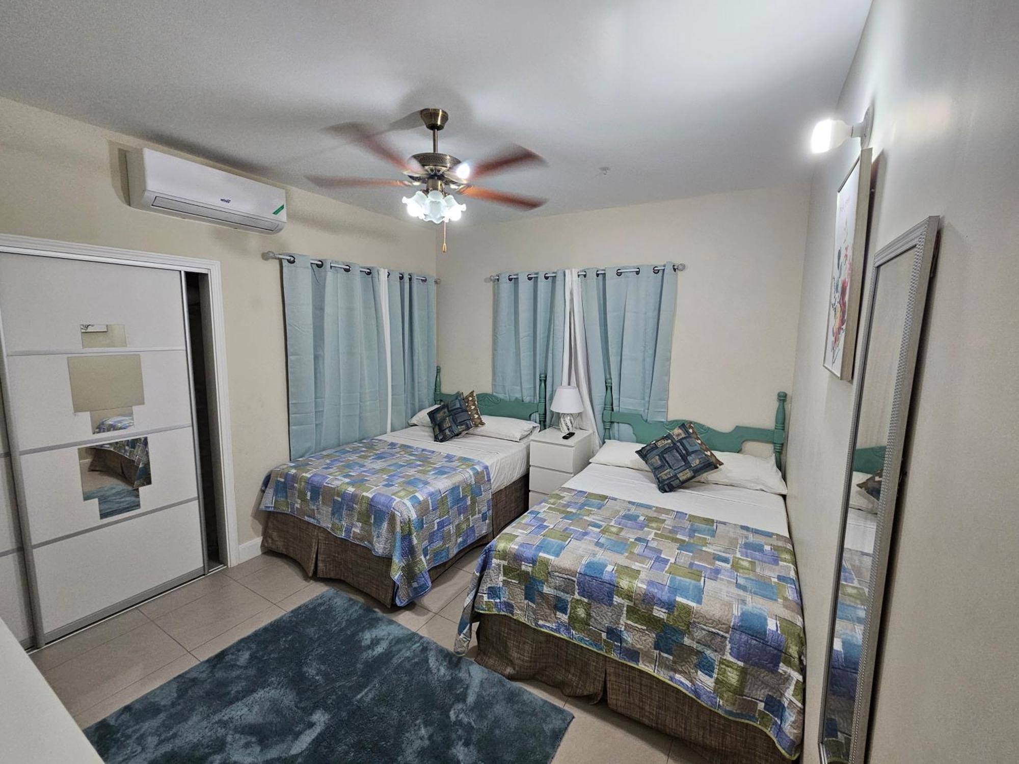 Summer Breeze Villa Lucea Exterior photo